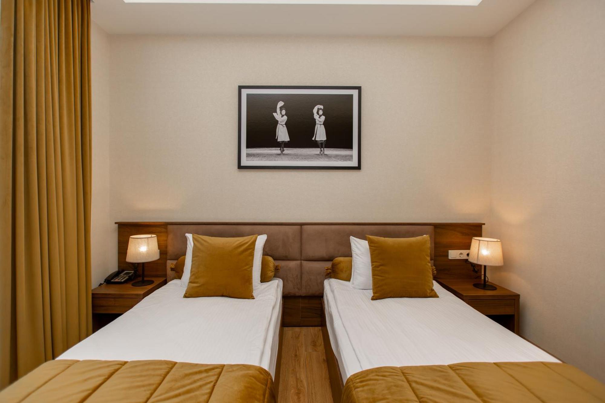 Seventeen Rooms Telavi Bagian luar foto